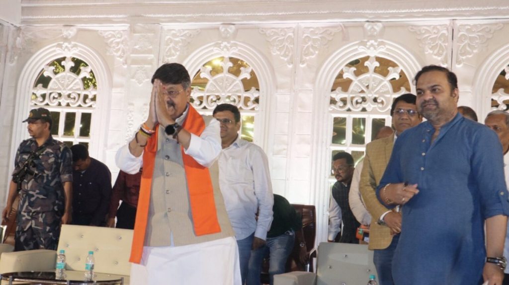 Kailash Vijayvargiya Praises Teachers at Manthan Diwali Milan Meet